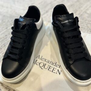 COPY - Back and white Men Alexander McQueen sneakers.